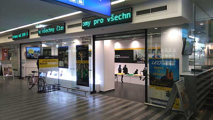 Loja da Leo Express na estação principal de trens, em Praga