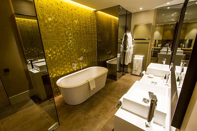 O melhor hotel de Praga em 2017: o banheiro da suíte do BoHo