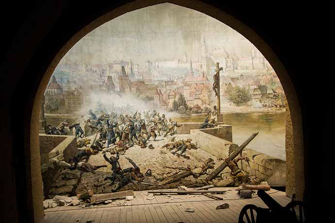 Ponte Carlos, em Praga: representação da batalha contra os invasores suecos