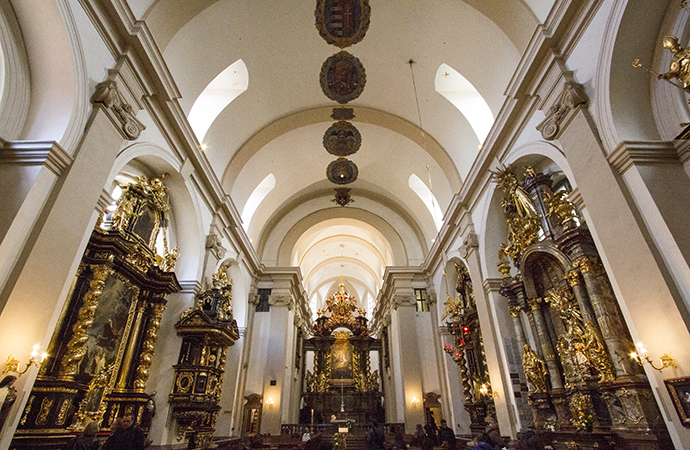 Menino Jesus de Praga: interior da Igreja da Nossa Senhora Vitoriosa