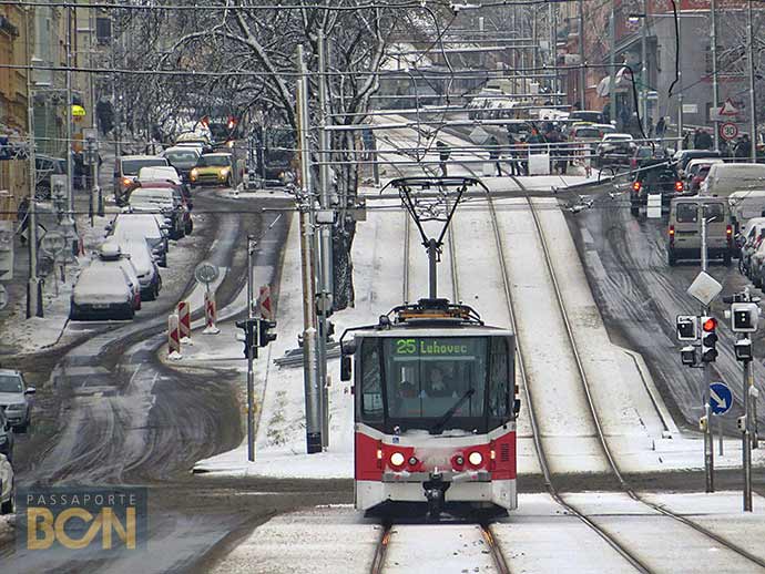 Transporte em Praga: bonde na neve