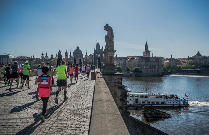 Maratona de Praga: Ponte Carlos, com Cidade Velha