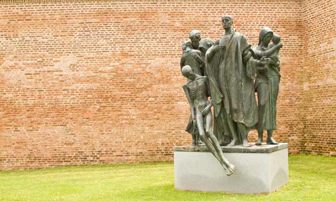 Escultura no campo de concentração de Terezín