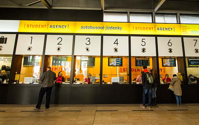 RegioJet (Student Agency) na estação de ônibus Florenc, em Praga