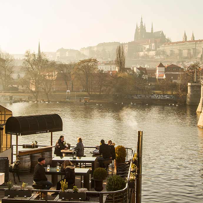 Praga no inverno: dia de sol