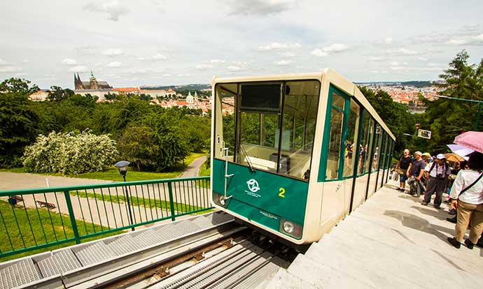 Transporte de Praga: funicular no parque Petrin