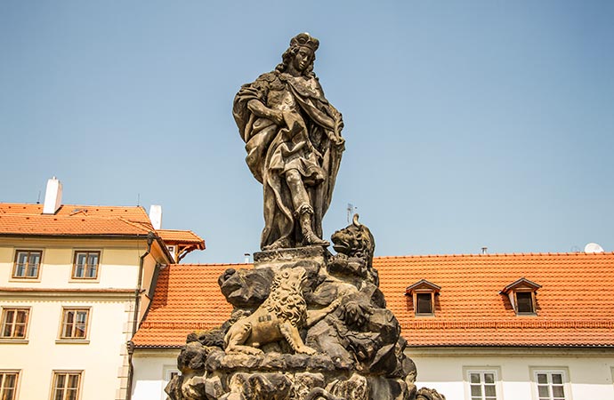Ponte Carlos, em Praga: estátua de São Vito