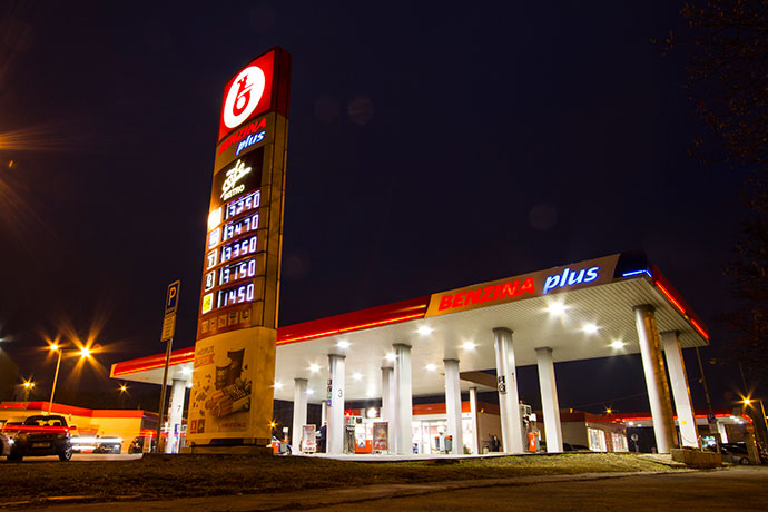 Como dirigir na República Tcheca: posto de gasolina