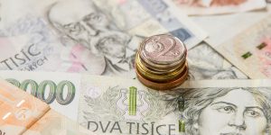 Notas e moedas de coroas tchecas