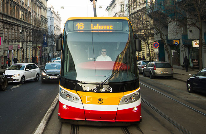 Transporte em Praga: bonde com ar-condicionado