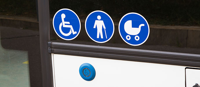 Transporte em Praga: botão de acesso para cadeirantes